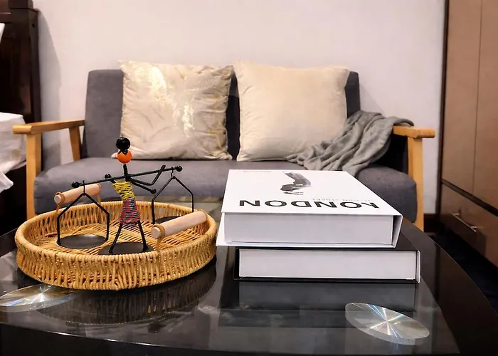 Comfy Staycation Makati And Pool Access Apartamento